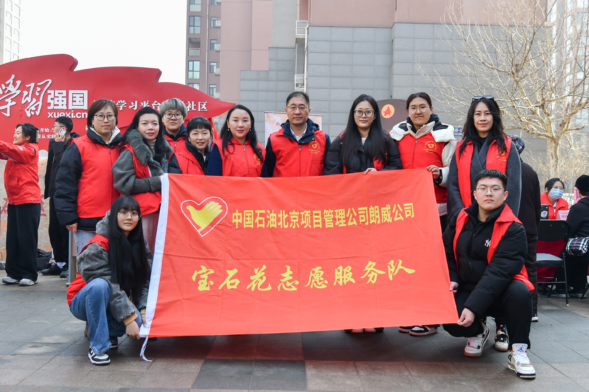 公司開展“志愿服務進社區，文明共創暖人心”志愿服務活動